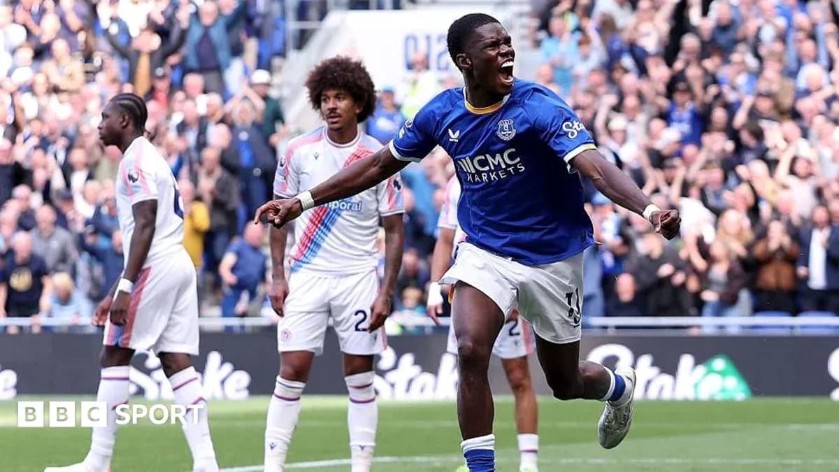 Joueur d'Everton célébrant un but au stade Joueur d'Everton célébrant un but au stade