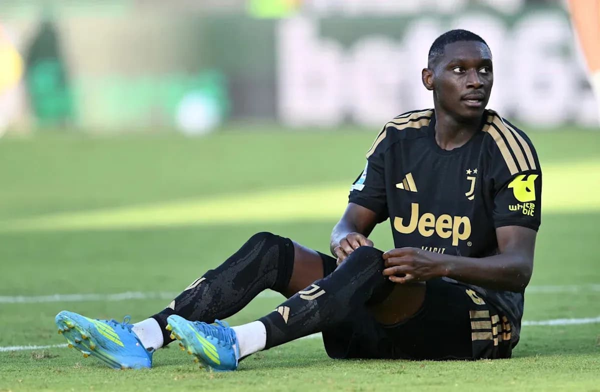 Joueur de la Juventus assis sur le terrain Joueur de la Juventus assis sur le terrain