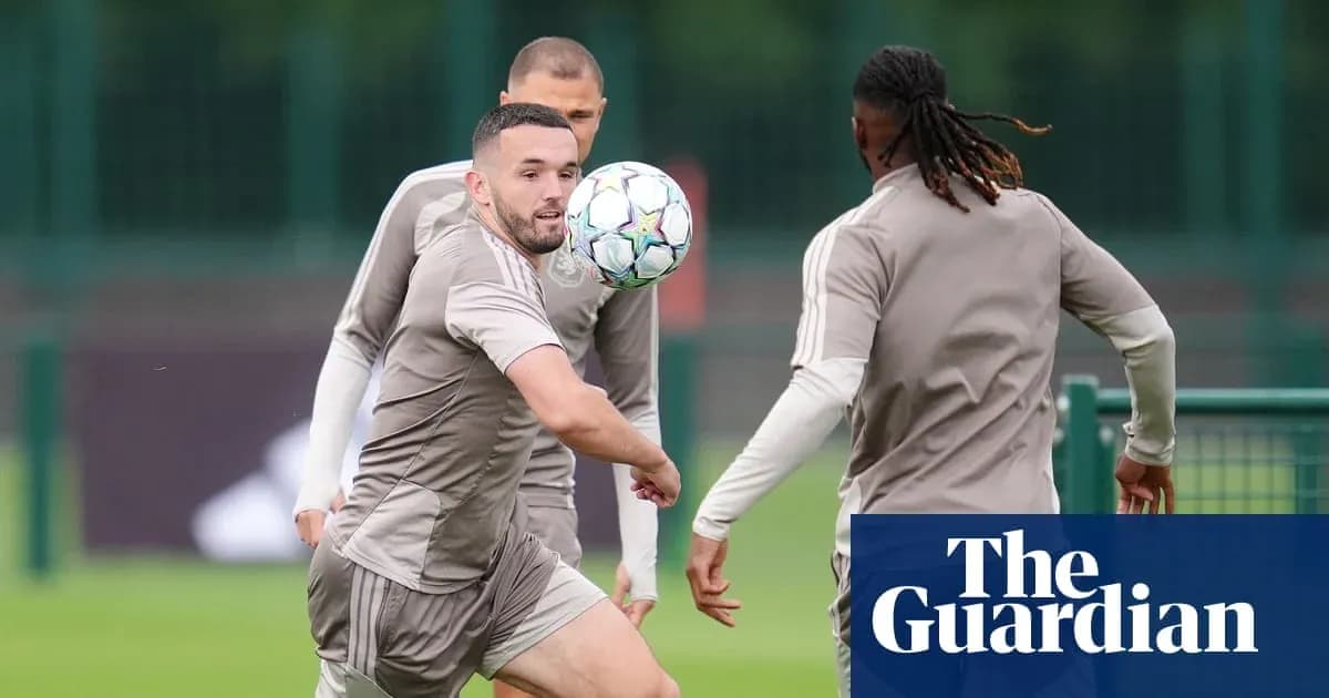 Joueur passant le ballon lors de l'entraînement Joueur passant le ballon lors de l'entraînement