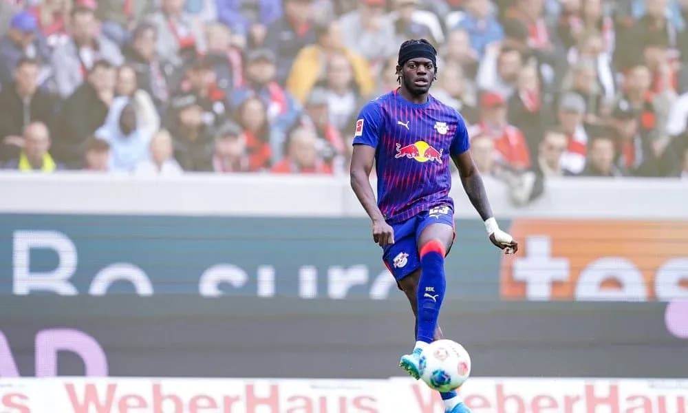 Joueur de RB Leipzig en action sur le terrain Joueur de RB Leipzig en action sur le terrain