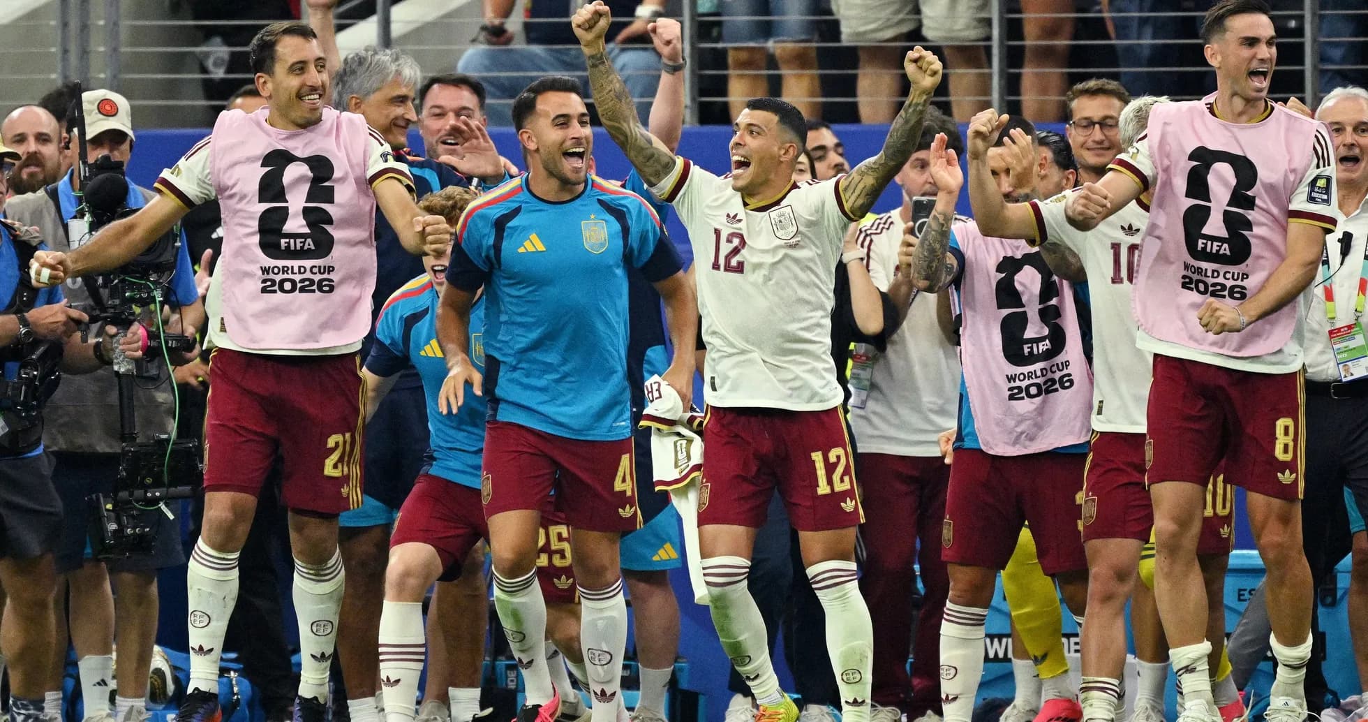 Joueurs de l'Espagne célébrant la victoire Joueurs de l'Espagne célébrant la victoire