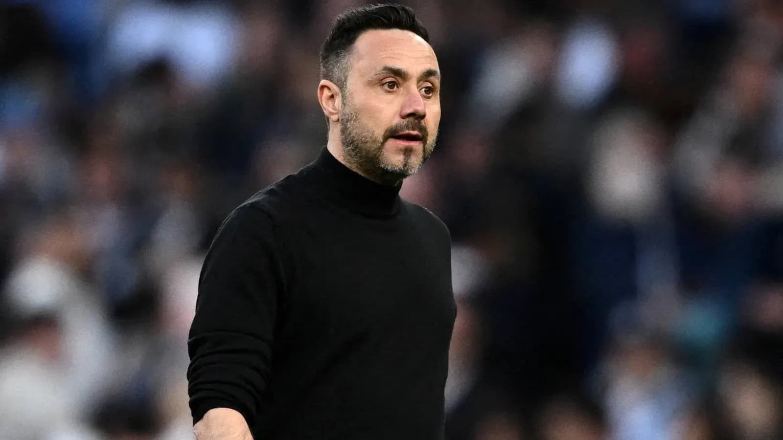 Entraîneur sur la touche pendant un match Entraîneur sur la touche pendant un match