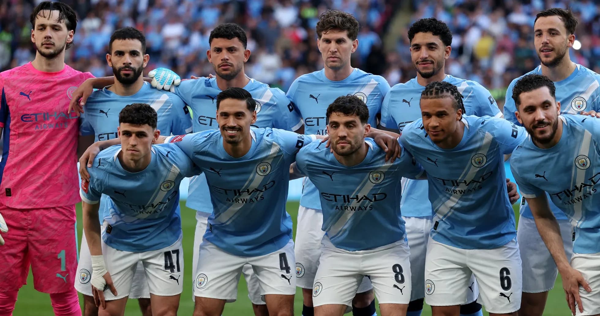 Joueurs de Manchester City posant pour photo d'équipe Joueurs de Manchester City posant pour photo d'équipe