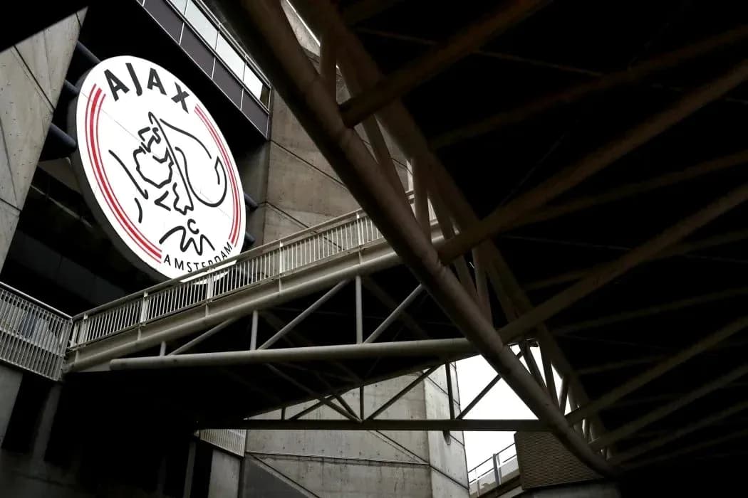 Logo d'Ajax Amsterdam sur le bâtiment Logo d'Ajax Amsterdam sur le bâtiment