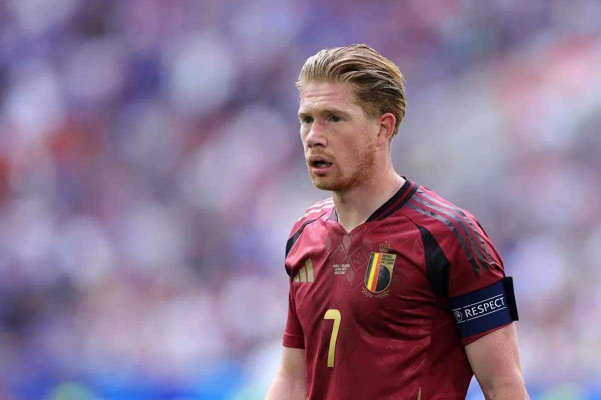 Joueur belge en tenue rouge sur le terrain Joueur belge en tenue rouge sur le terrain