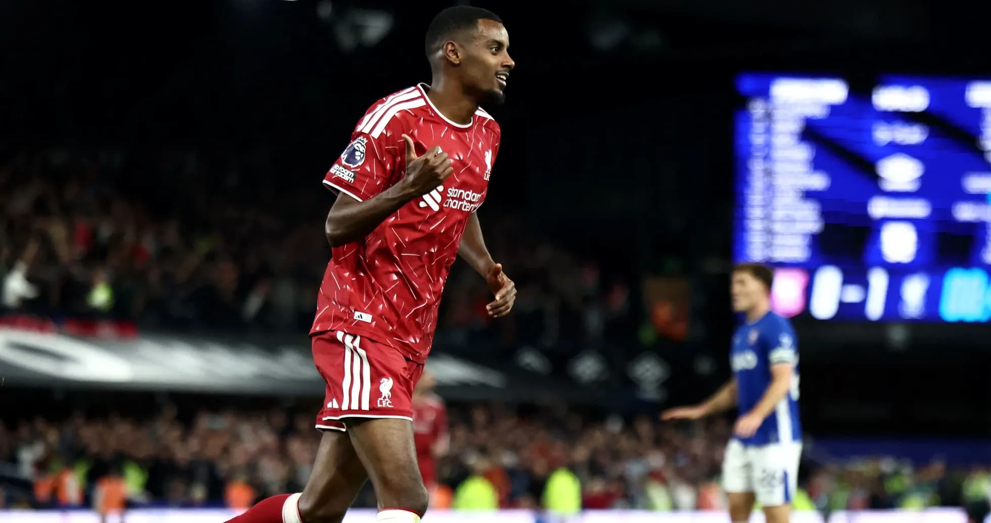 Joueur de Liverpool célébrant un but marqué Joueur de Liverpool célébrant un but marqué