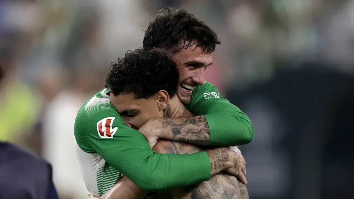 Joueurs se célébrant après un match de football Joueurs se célébrant après un match de football
