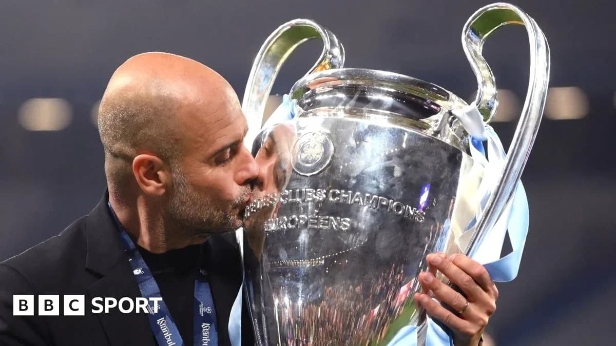 Entraîneur embrassant le trophée de la Ligue des champions Entraîneur embrassant le trophée de la Ligue des champions
