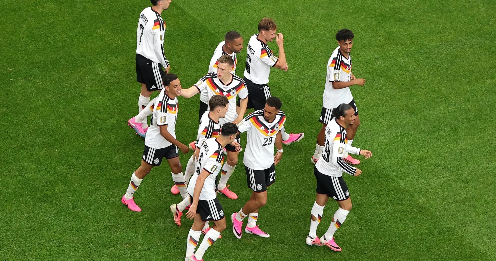 Joueurs allemands célébrant un but Joueurs allemands célébrant un but
