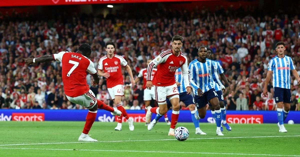 Saka dribbling the ball during Arsenal match Saka dribbling the ball during Arsenal match