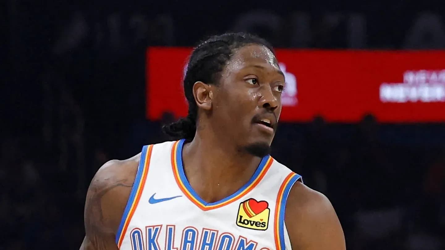 Joueur d'Oklahoma City Thunder en action sur le terrain Joueur d'Oklahoma City Thunder en action sur le terrain