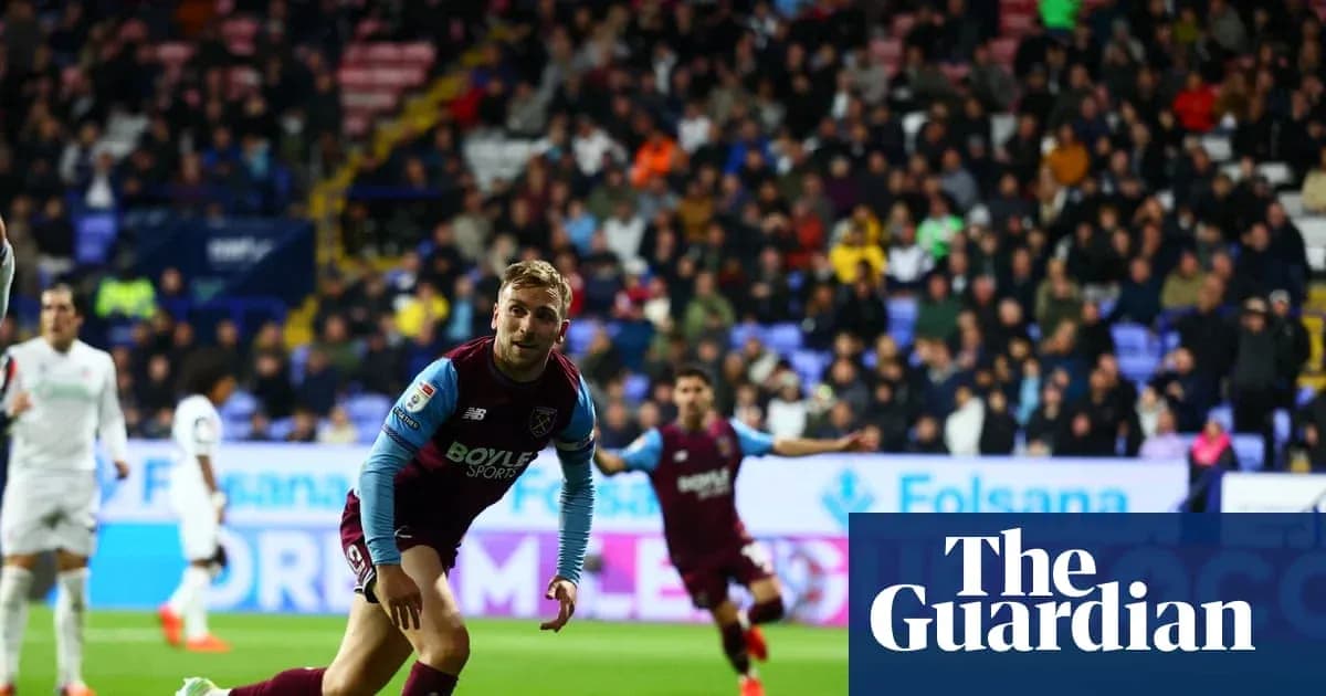 Joueur de West Ham célébrant un but pendant le match Joueur de West Ham célébrant un but pendant le match