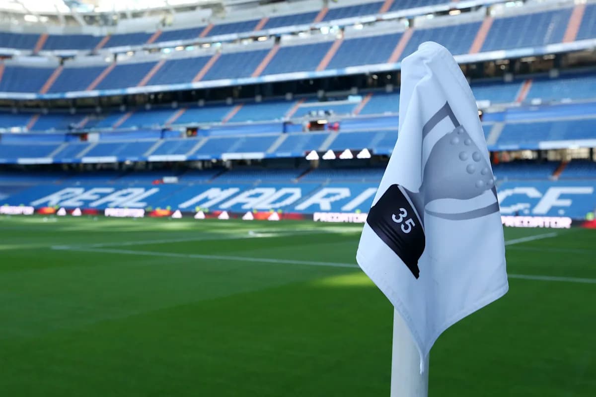 Drapeau de coin au stade Santiago Bernabéu Drapeau de coin au stade Santiago Bernabéu
