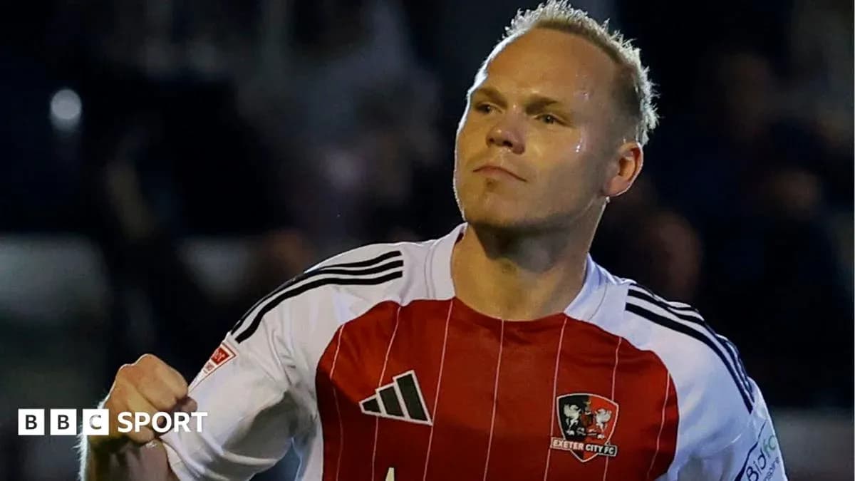 Joueur d'Exeter City célébrant un but Joueur d'Exeter City célébrant un but