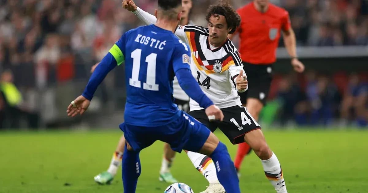 Joueurs en action lors d'un match de football Joueurs en action lors d'un match de football