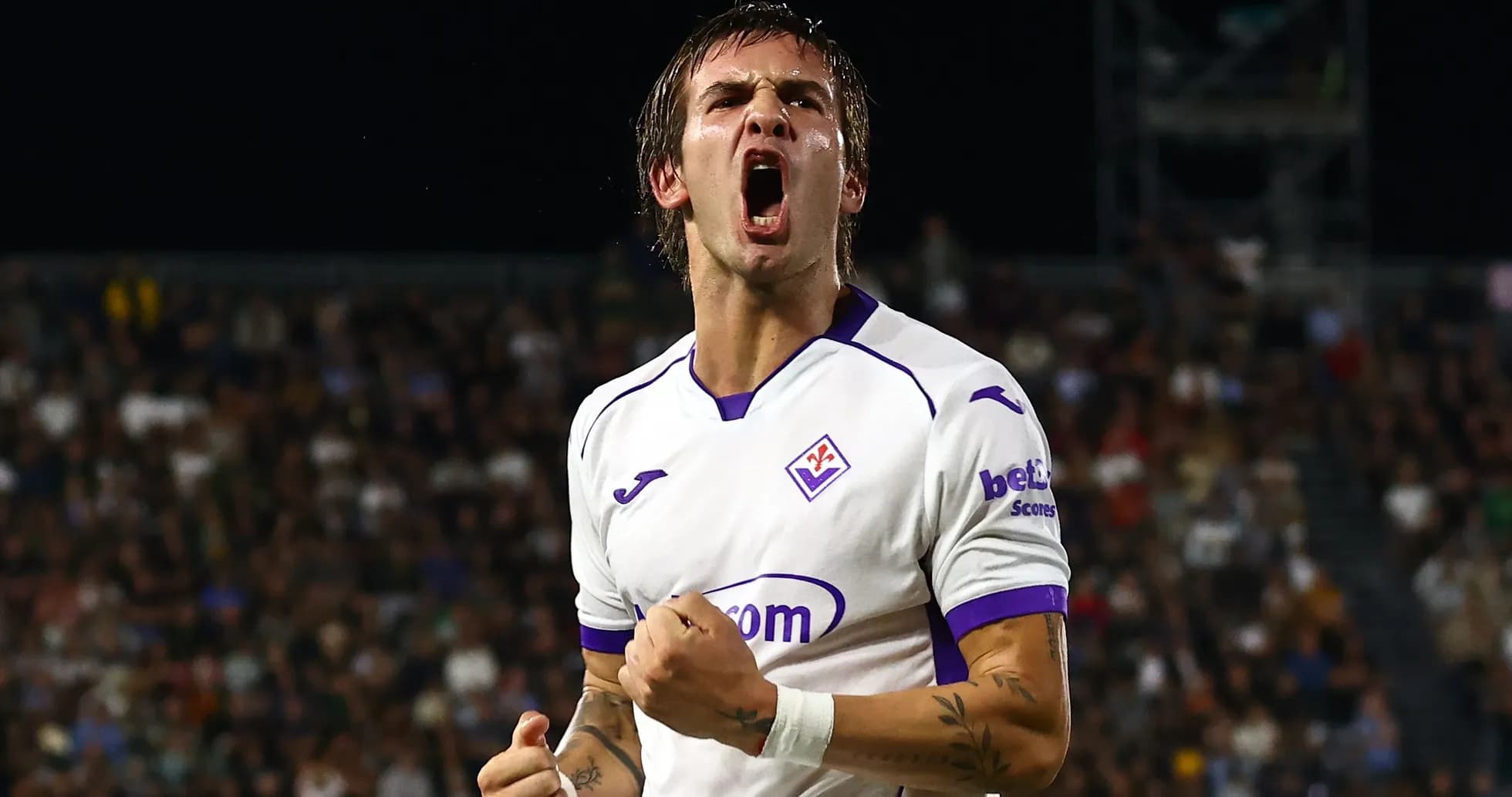 Joueur de la Fiorentina célébrant un but Joueur de la Fiorentina célébrant un but
