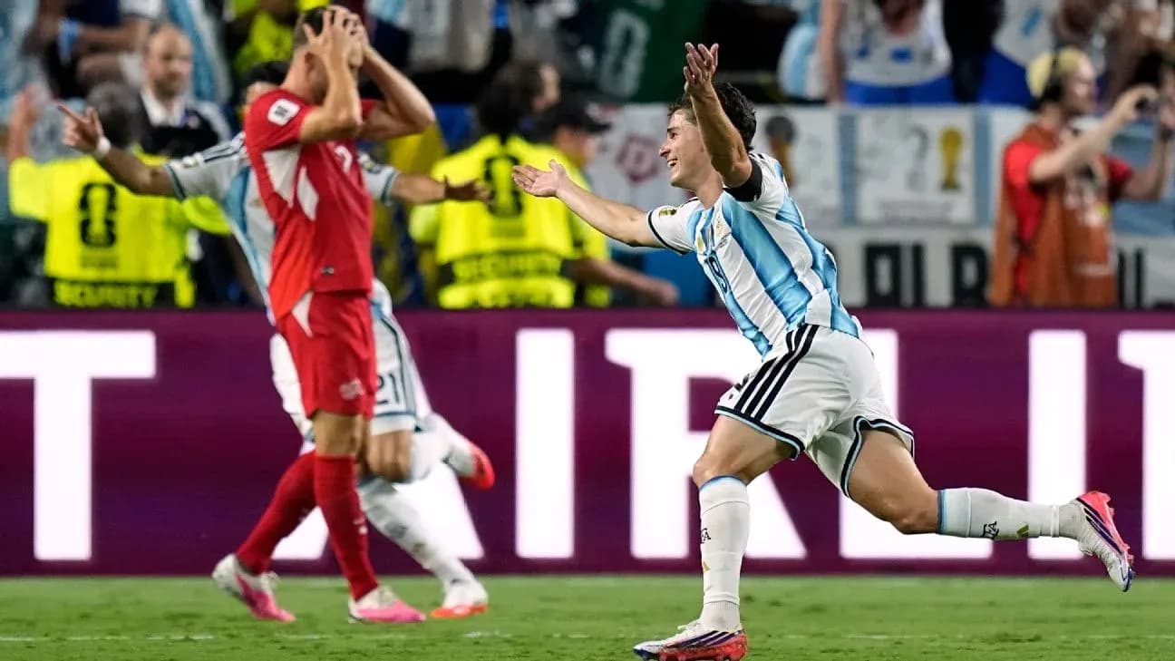 Joueur argentin célébrant un but lors du match Joueur argentin célébrant un but lors du match