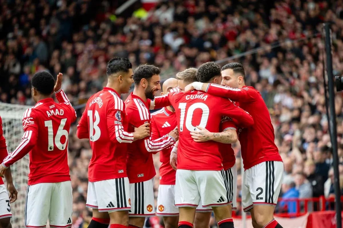 Joueurs de Manchester United célébrant un but Joueurs de Manchester United célébrant un but