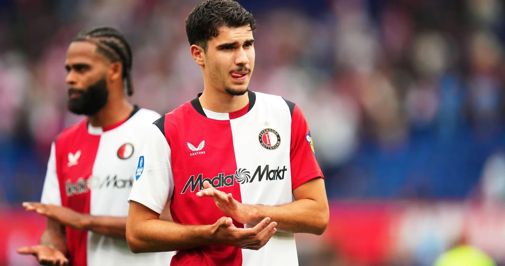 Joueur de Feyenoord en action sur le terrain Joueur de Feyenoord en action sur le terrain