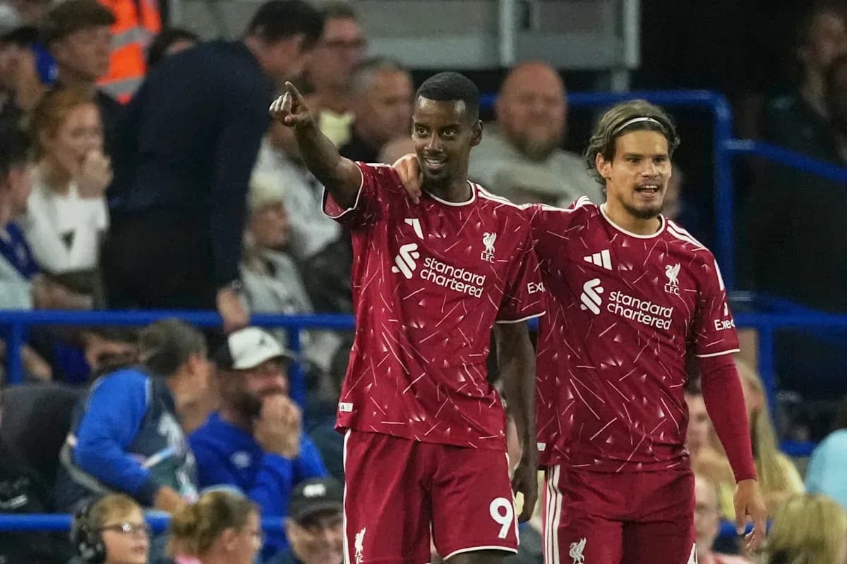Joueurs de Liverpool célébrant un but ensemble Joueurs de Liverpool célébrant un but ensemble