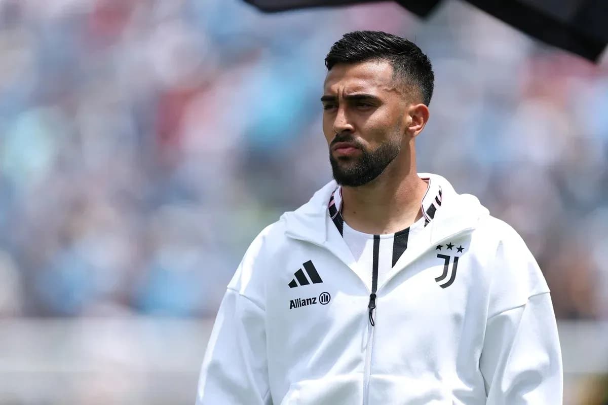 Joueur de la Juventus en tenue d'échauffement Joueur de la Juventus en tenue d'échauffement
