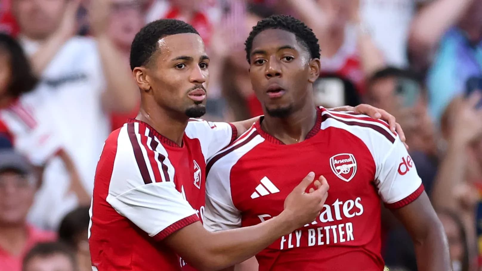 Joueurs d'Arsenal célébrant un but ensemble Joueurs d'Arsenal célébrant un but ensemble