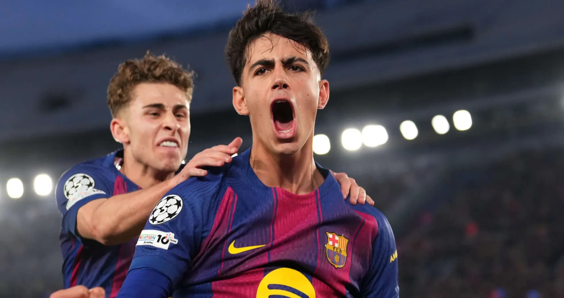 Joueurs de Barcelone célèbrent un but Joueurs de Barcelone célèbrent un but