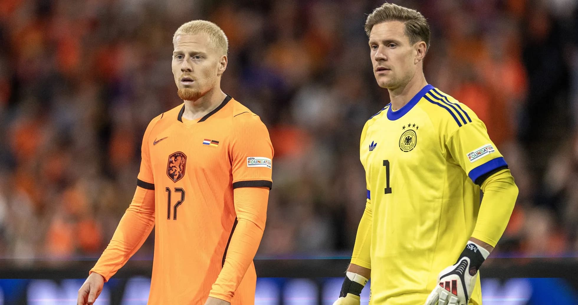 Joueurs néerlandais et allemand sur le terrain Joueurs néerlandais et allemand sur le terrain
