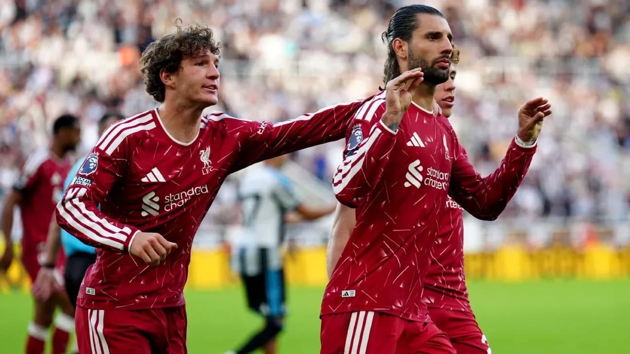 Joueurs de Liverpool célébrant un but Joueurs de Liverpool célébrant un but
