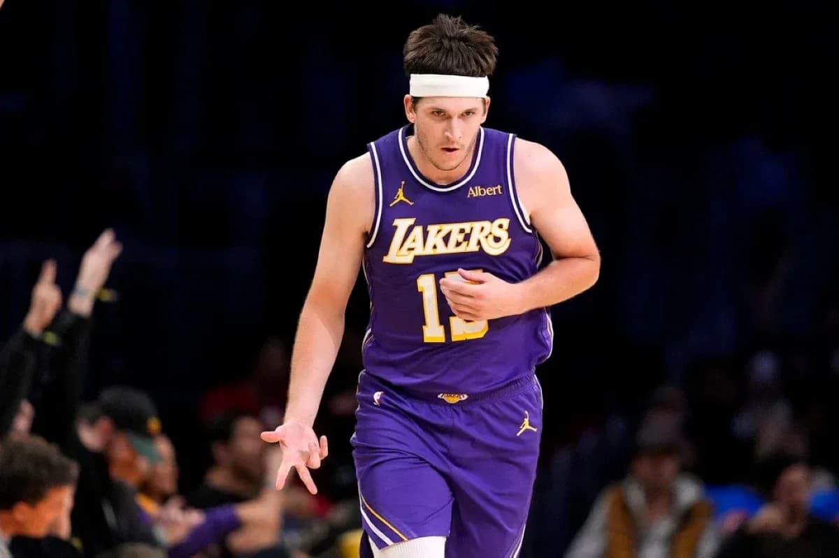Joueur des Lakers célébrant après un tir réussi Joueur des Lakers célébrant après un tir réussi