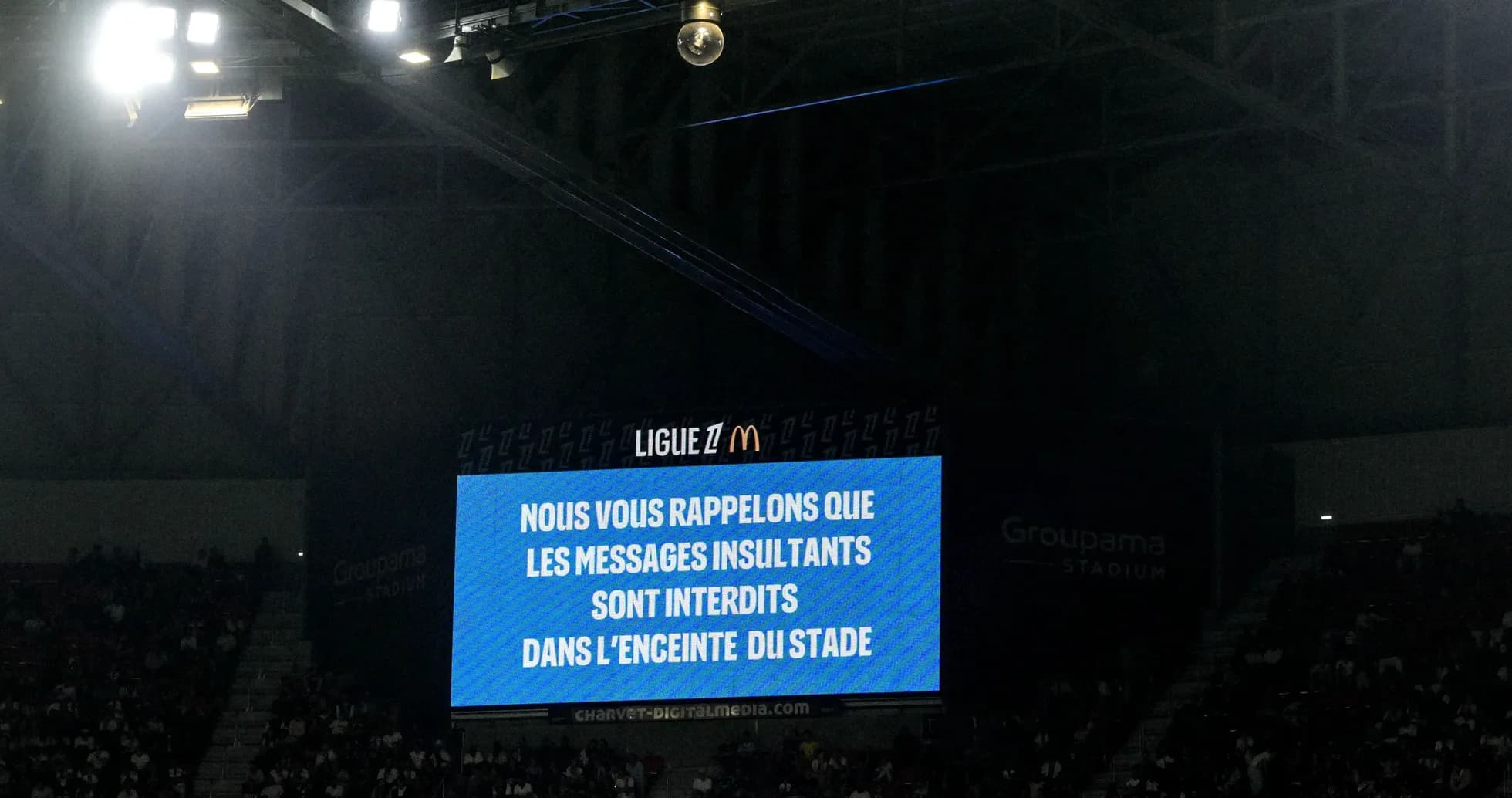 Message sur écran concernant les comportements interdits au stade Message sur écran concernant les comportements interdits au stade