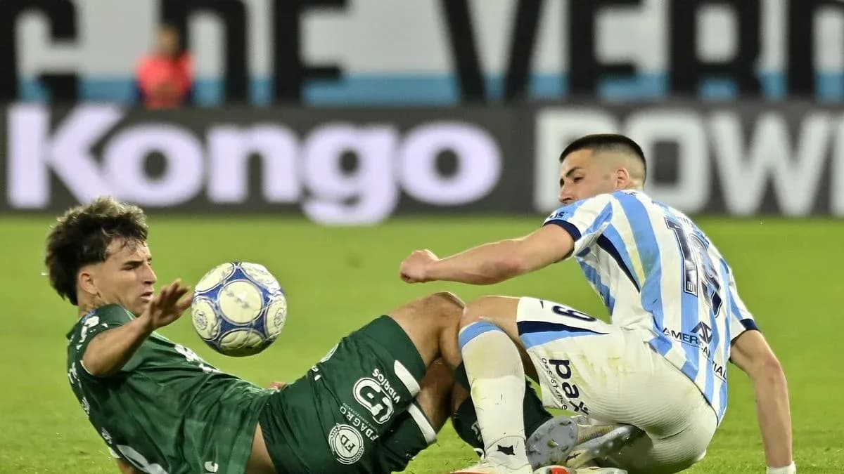 Deux joueurs en duel lors du match Deux joueurs en duel lors du match