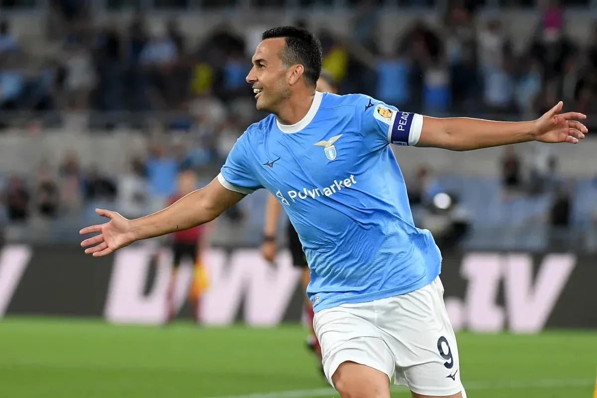 Joueur de la Lazio célébrant un but au stade Joueur de la Lazio célébrant un but au stade