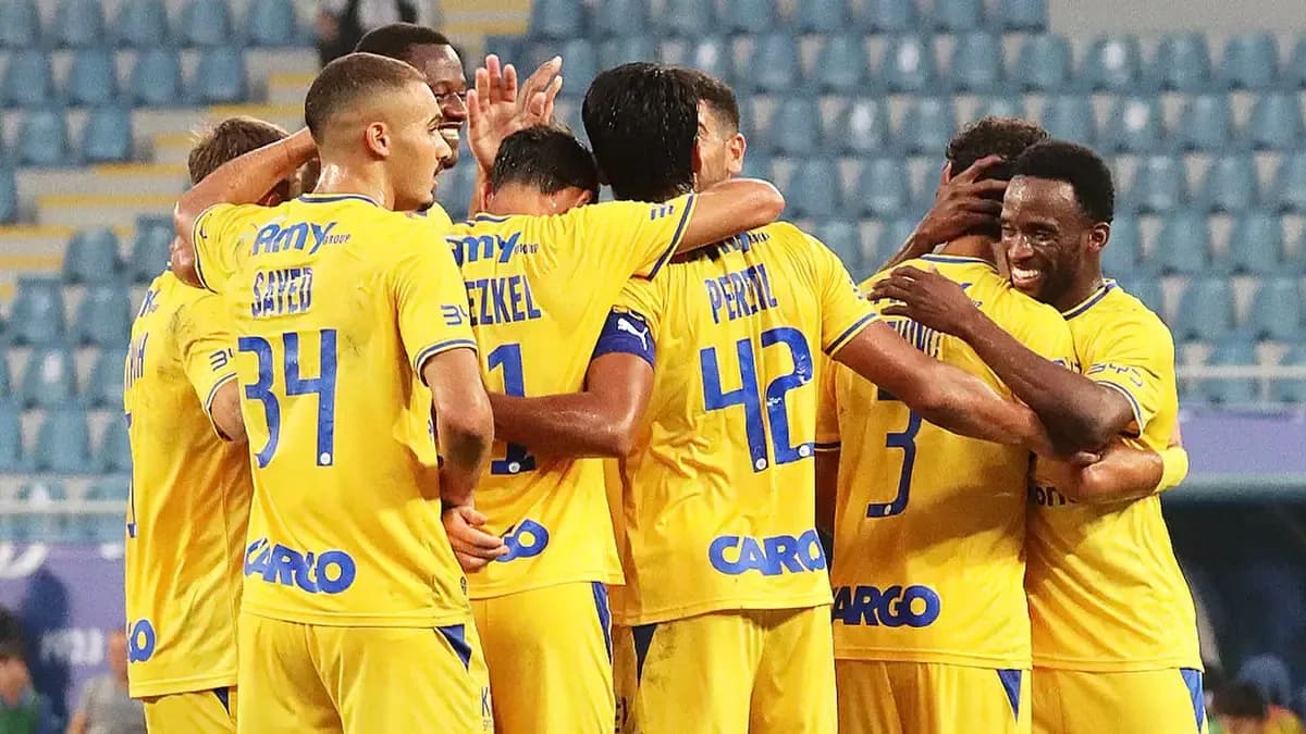 Joueurs de Maccabi Tel Aviv célébrant un but Joueurs de Maccabi Tel Aviv célébrant un but