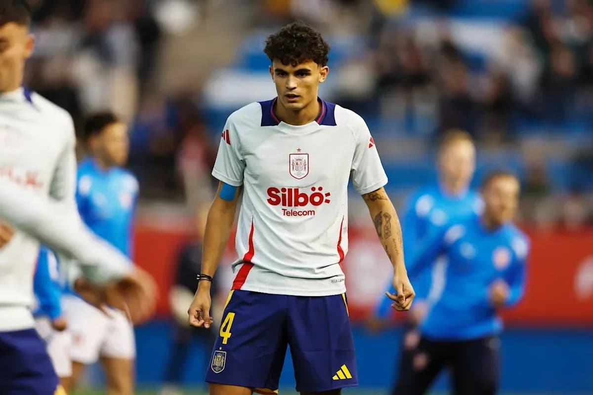 Joueur de football en tenue de l'équipe espagnole Joueur de football en tenue de l'équipe espagnole