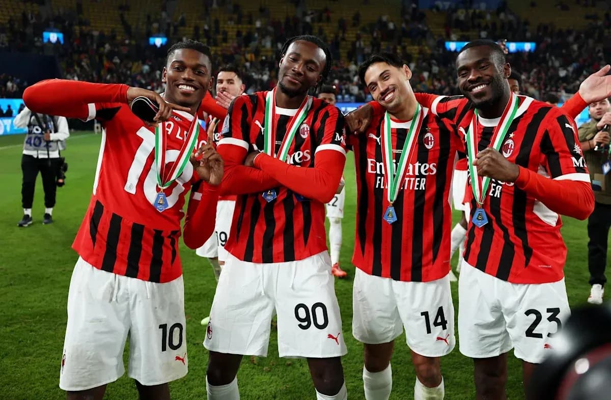 Joueurs de l'AC Milan célébrant avec médailles Joueurs de l'AC Milan célébrant avec médailles