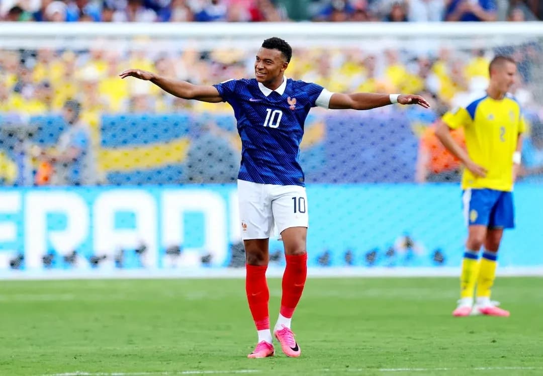Kylian Mbappé célèbre un but contre la Suède Kylian Mbappé célèbre un but contre la Suède