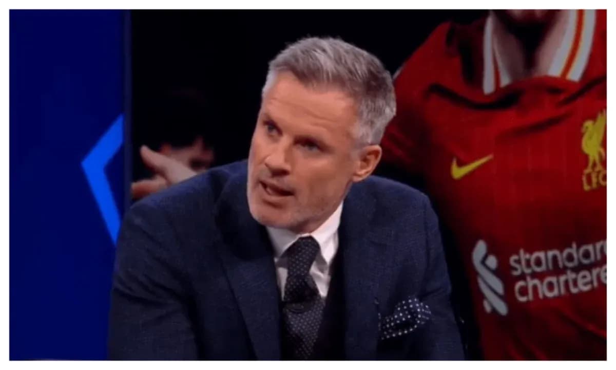 Analyste discutant lors d'une émission sportive Analyste discutant lors d'une émission sportive