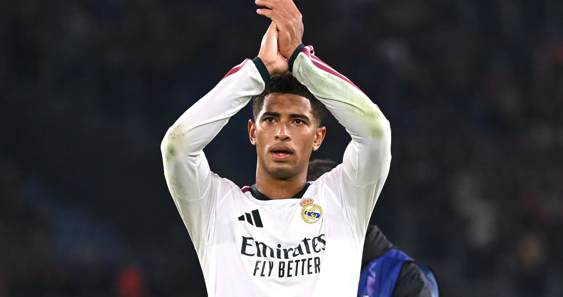 Joueur du Real Madrid applaudit après le match Joueur du Real Madrid applaudit après le match