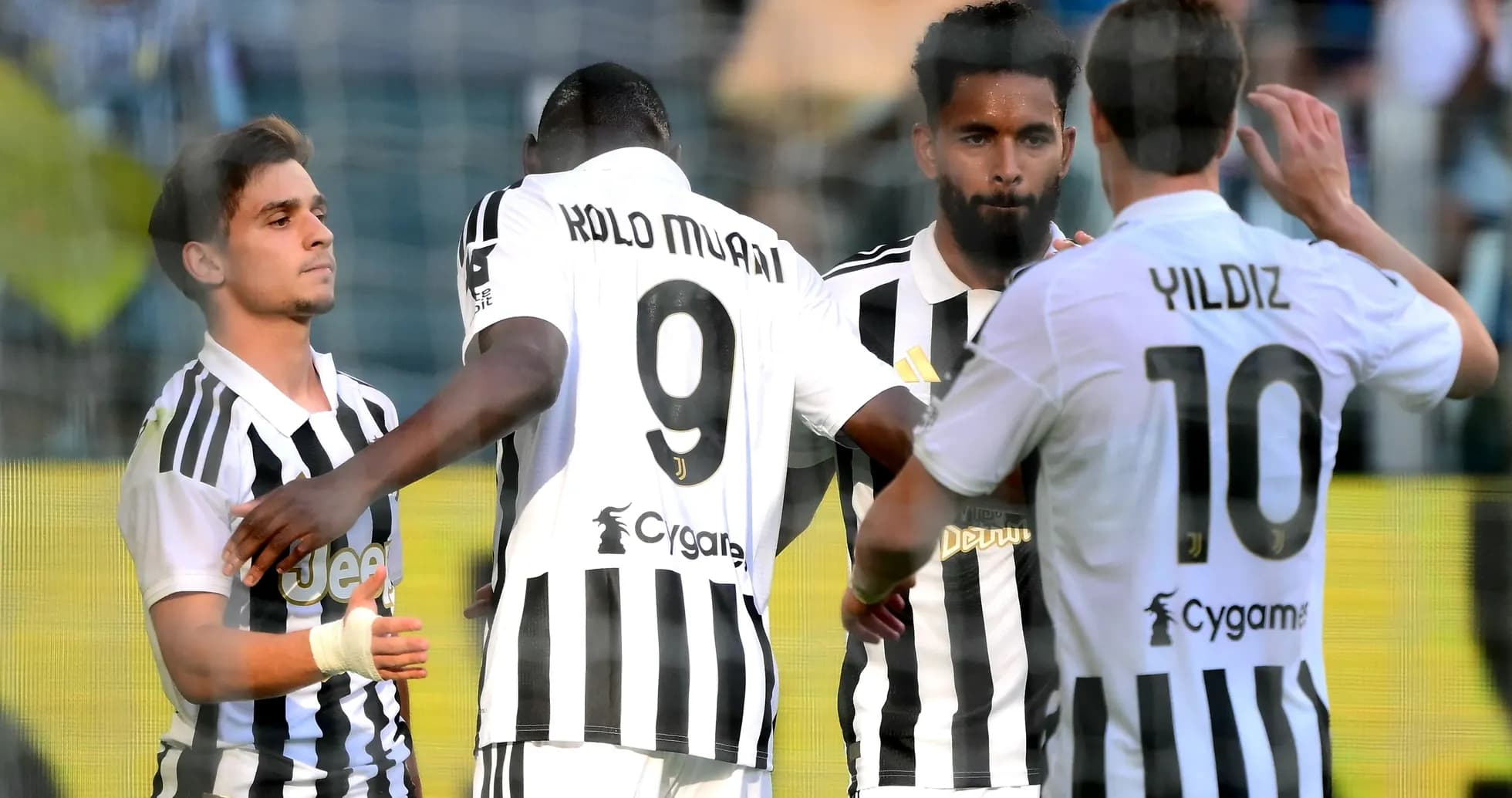 Joueurs de la Juventus célébrant un but ensemble Joueurs de la Juventus célébrant un but ensemble
