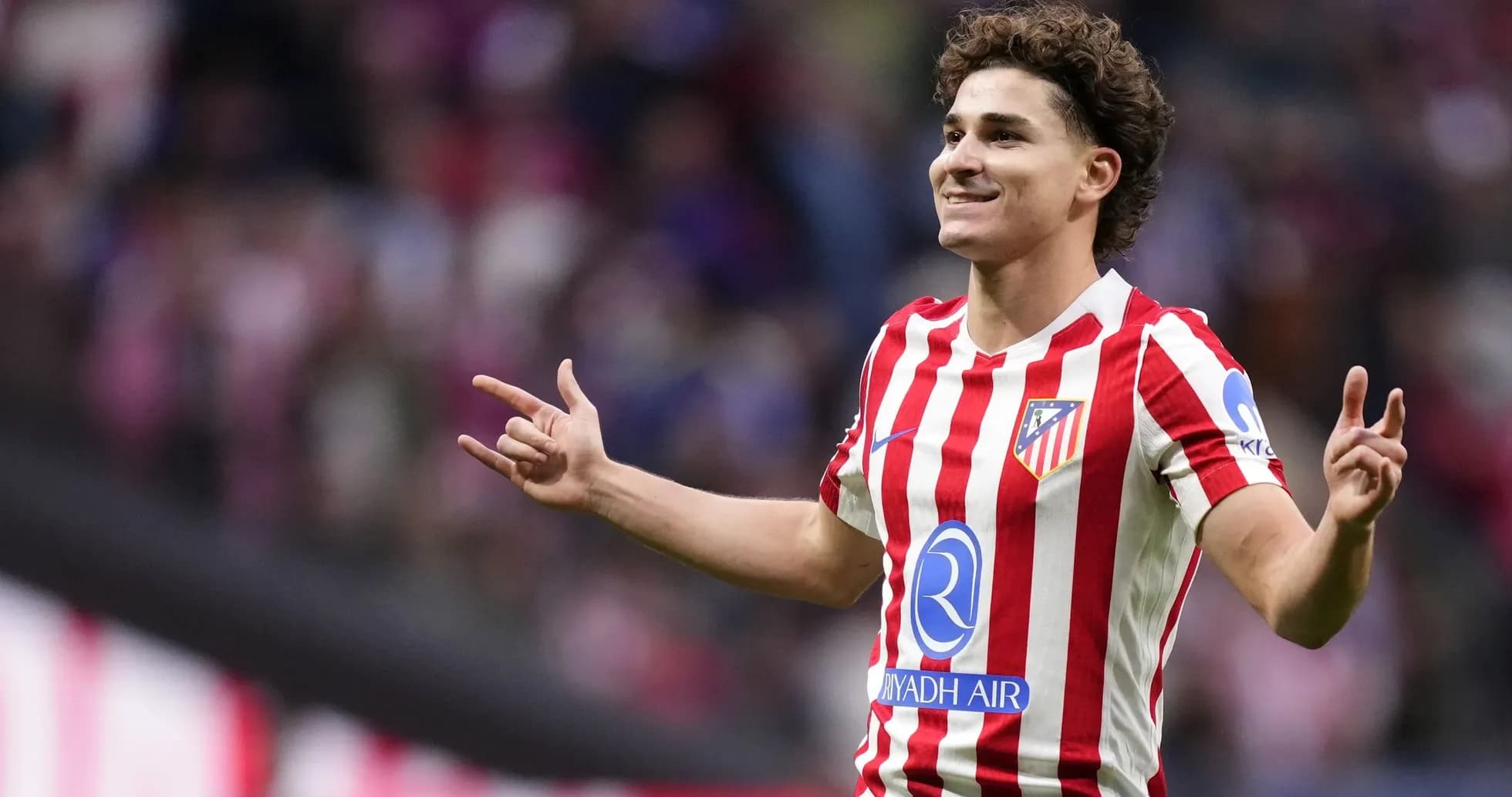 Joueur d'Atletico Madrid célébrant un but Joueur d'Atletico Madrid célébrant un but