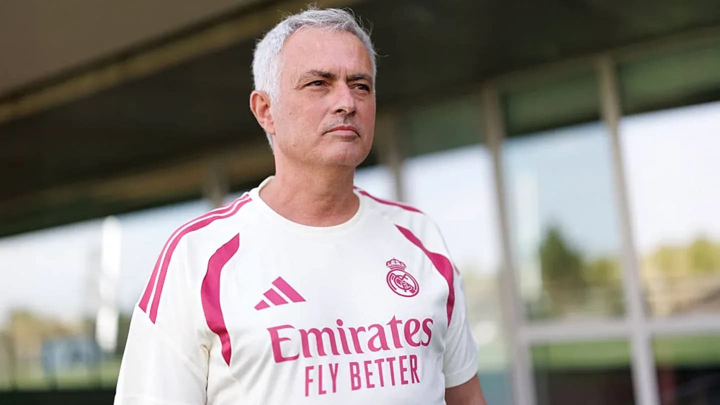 Entraîneur portant un maillot du Real Madrid Entraîneur portant un maillot du Real Madrid