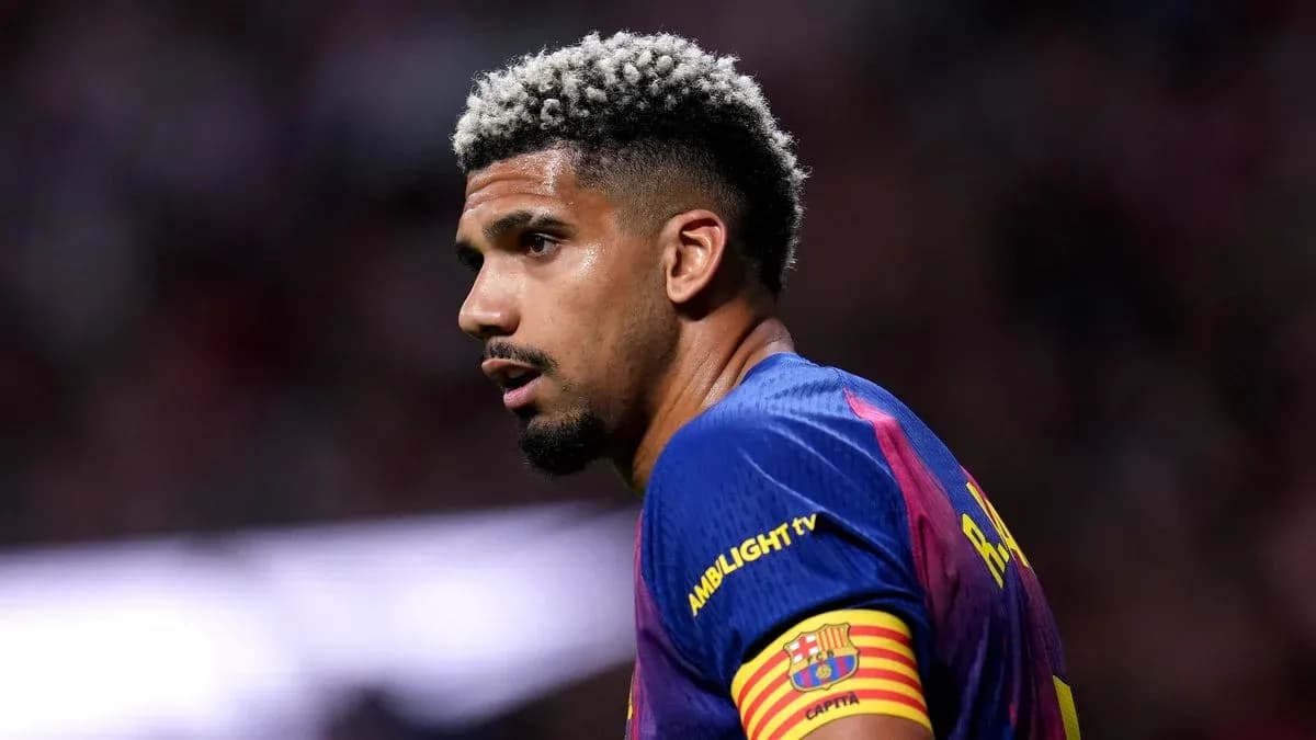 Joueur de football en maillot du FC Barcelone Joueur de football en maillot du FC Barcelone