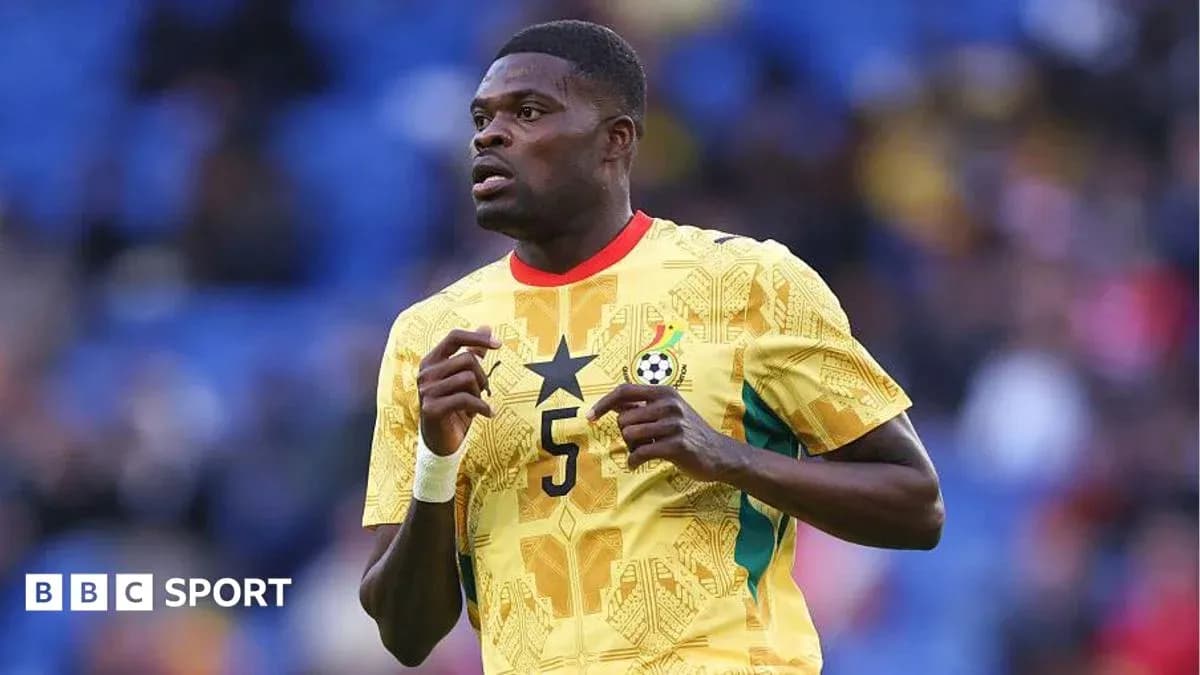 Joueur de l'équipe du Ghana en action sur le terrain Joueur de l'équipe du Ghana en action sur le terrain
