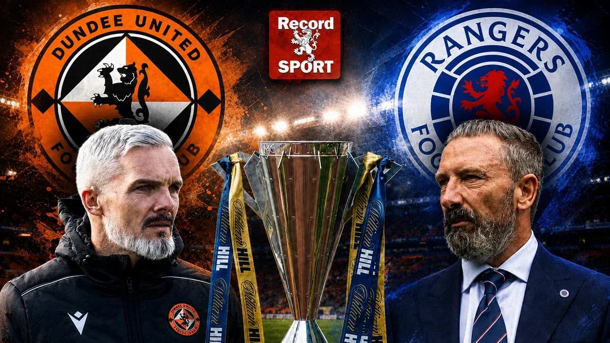 Entraîneurs de Dundee United et Rangers avec trophée Entraîneurs de Dundee United et Rangers avec trophée