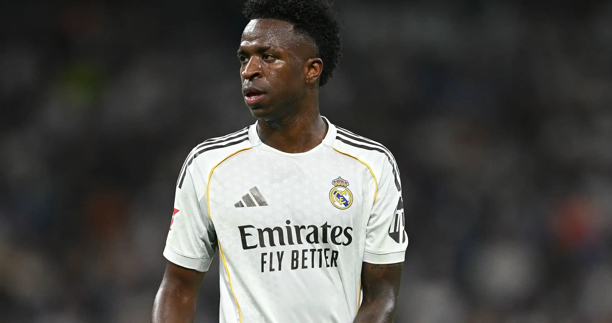 Joueur de football portant le maillot du Real Madrid Joueur de football portant le maillot du Real Madrid
