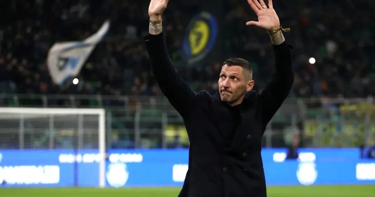 Joueur saluant les supporters dans le stade Joueur saluant les supporters dans le stade