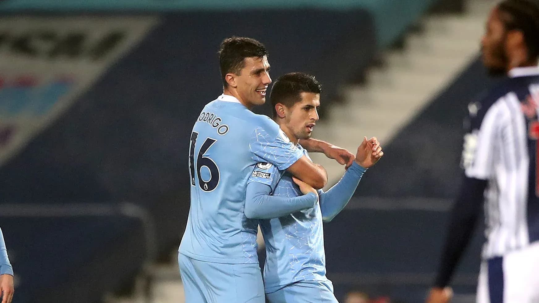 Joueurs de Manchester City célébrant un but ensemble Joueurs de Manchester City célébrant un but ensemble