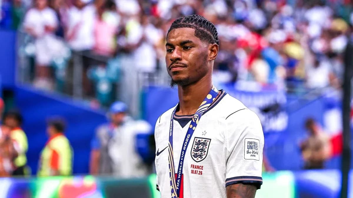 Joueur anglais portant un maillot blanc après le match Joueur anglais portant un maillot blanc après le match