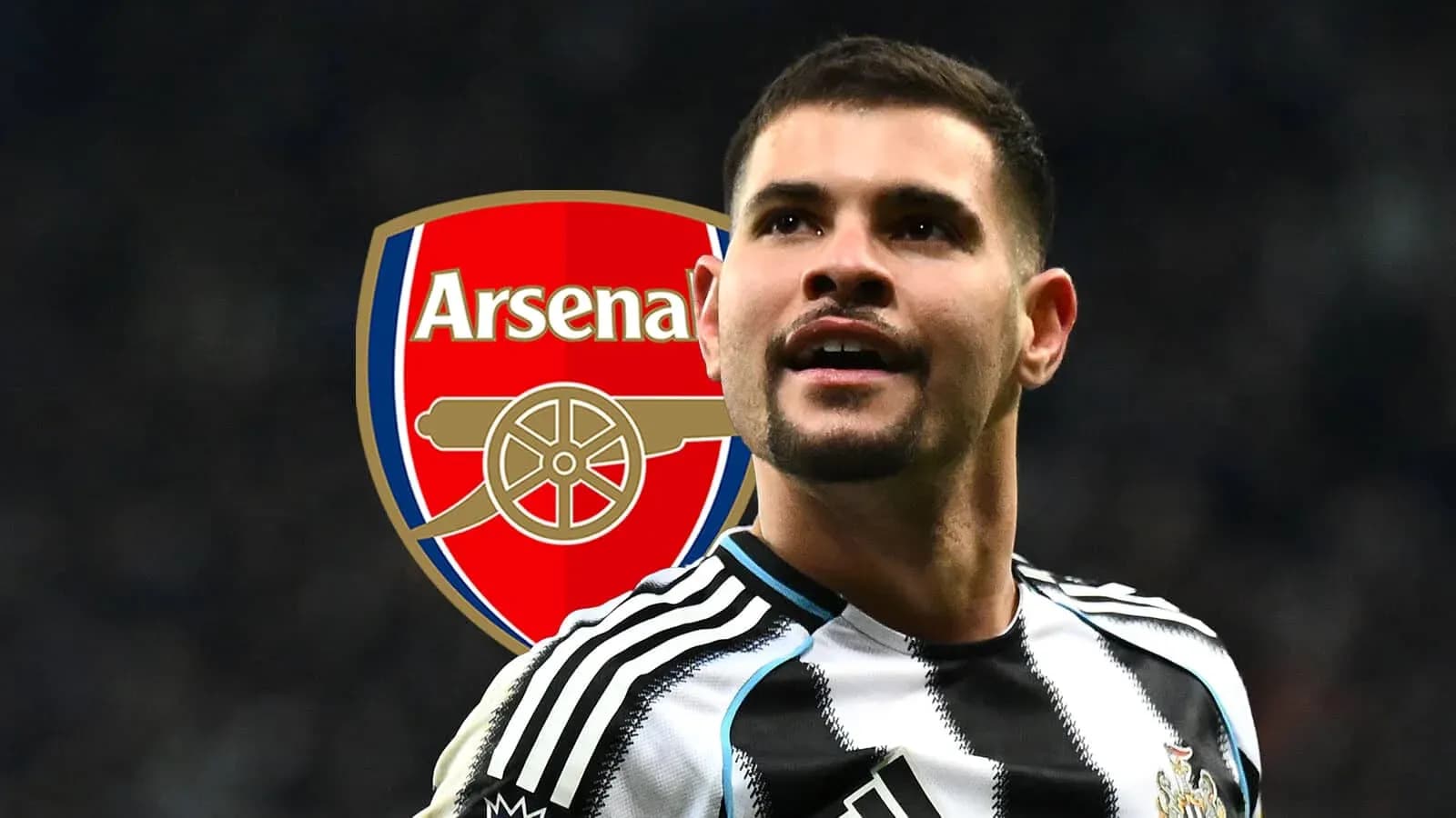 Joueur de football avec le logo d'Arsenal en arrière-plan Joueur de football avec le logo d'Arsenal en arrière-plan